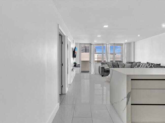 Foto del edificio - 3725 S Ocean Dr