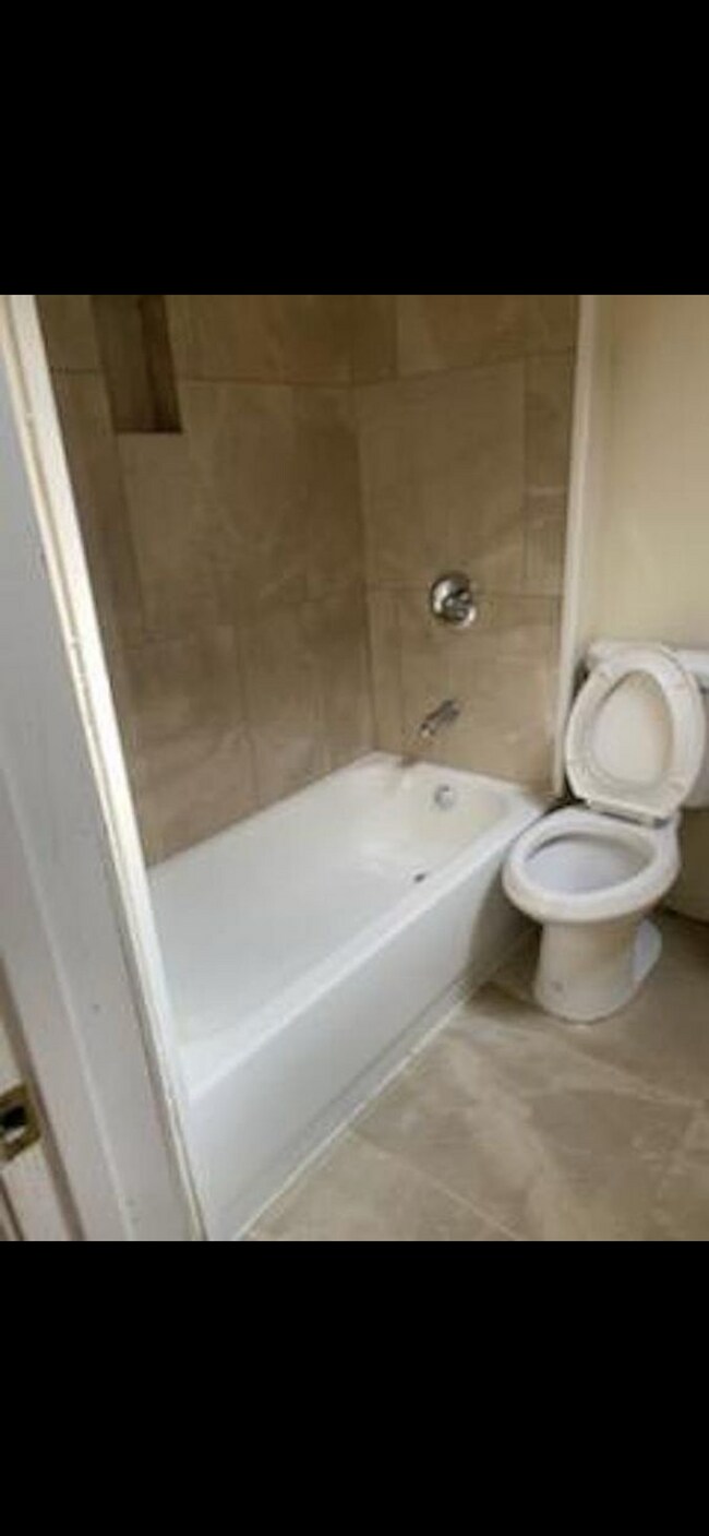 Foto del edificio - 2104 Cliftwood Ave