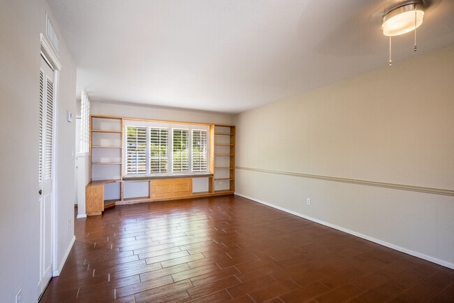 Building Photo - 219 Montebello Dr
