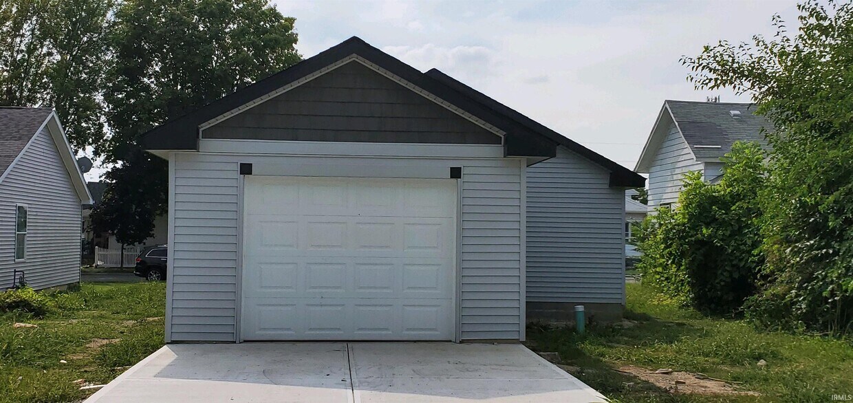Building Photo - 1232 N Lafountain St