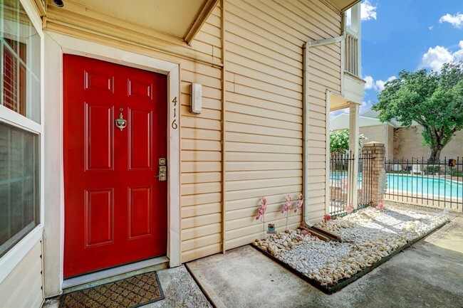 Building Photo - 2750 Holly Hall St