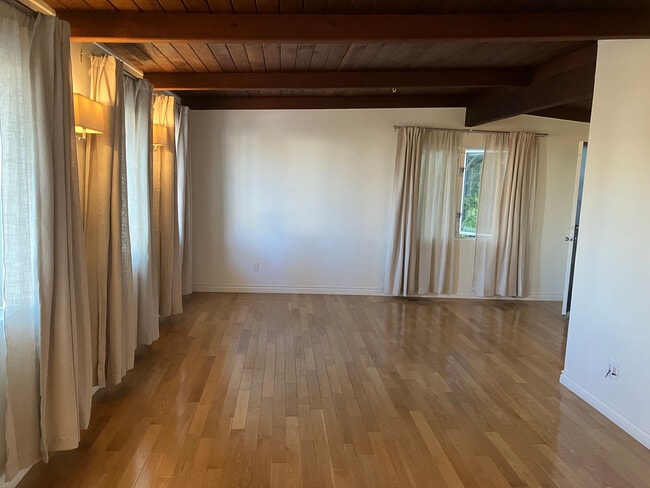 Building Photo - 625 S Catalina Ave