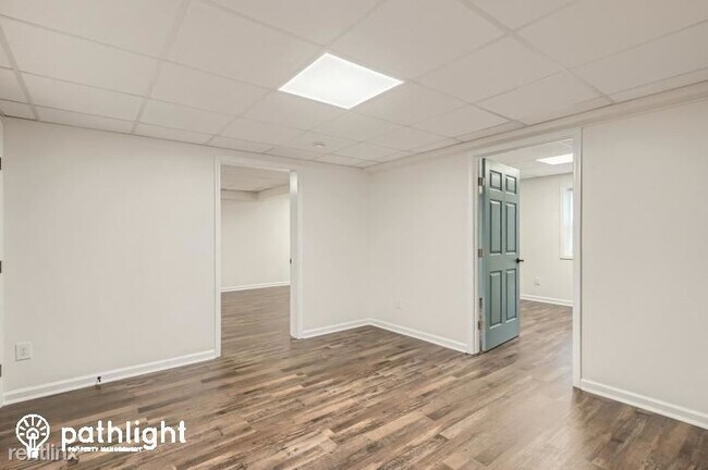 Foto del edificio - 5 br, 2 bath House - 3195 Beaver Drive UNIT