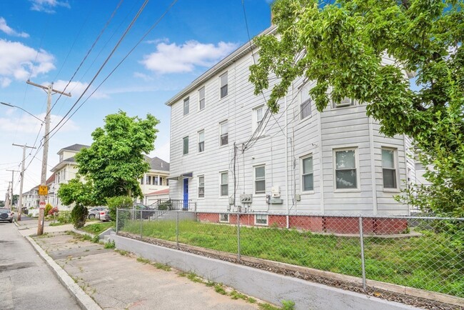 Building Photo - 202 Kenyon Ave