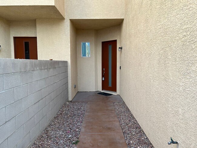 Building Photo - Norhwest - Gated