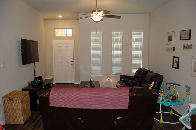 Building Photo - 2110 Markley Dr