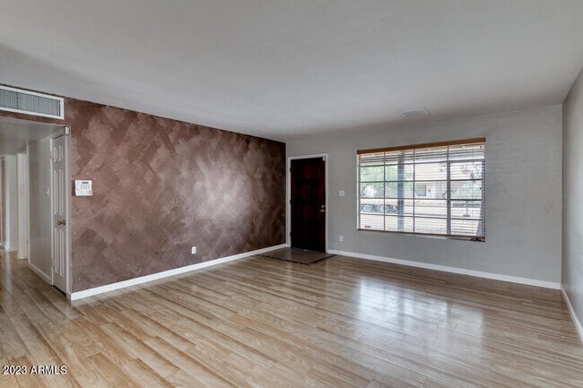 Foto del edificio - 1308 W 6th St