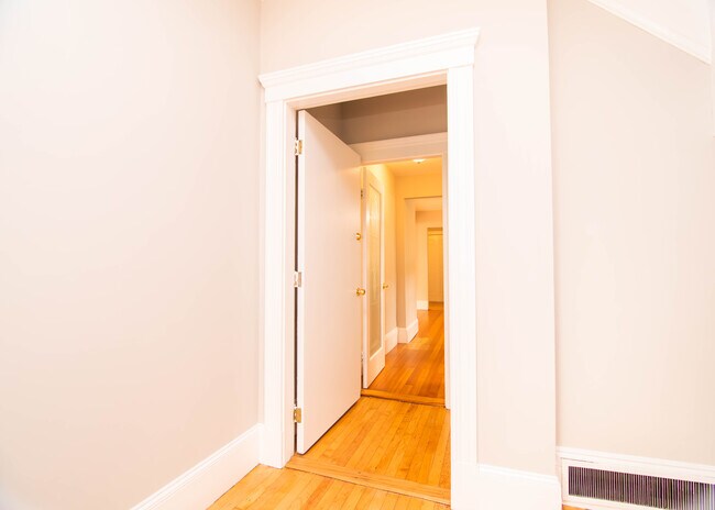 Foto del edificio - 48 Oak Square Ave