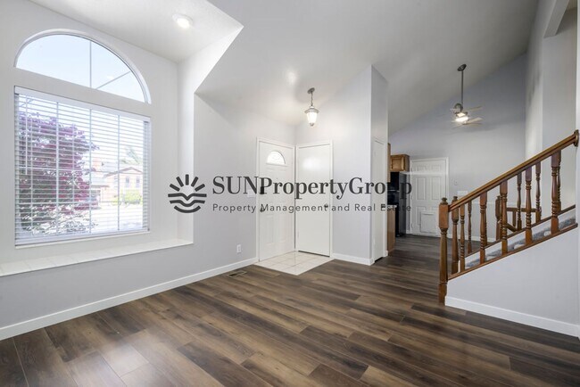 Foto del edificio - Great Updated Family Home in Excellent Clinton Location!