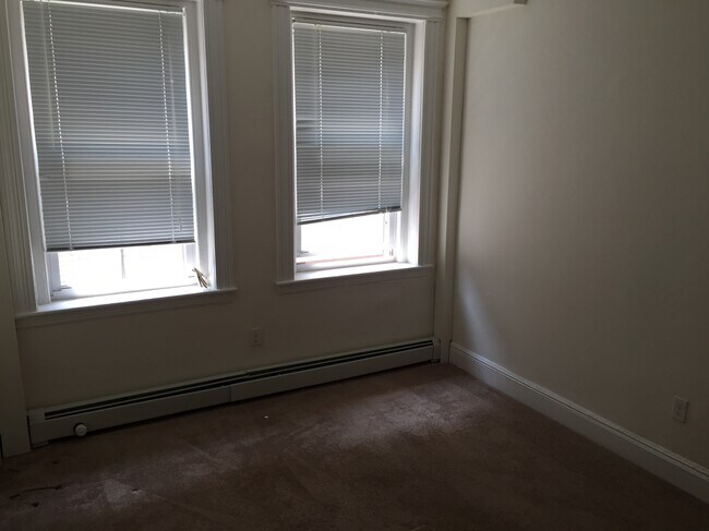 Foto del edificio - 74 Brainerd Rd