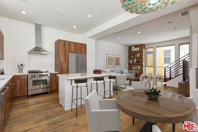 Foto del edificio - 2206 Fox Ln