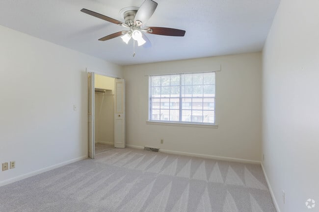 1BR, 1.5BA - 780 SF - Arbordale Apartments