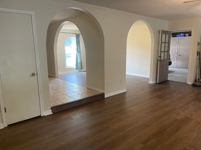 Foto del edificio - 604 Kees Cir