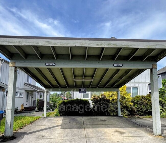 Building Photo - 1118 Park Ave