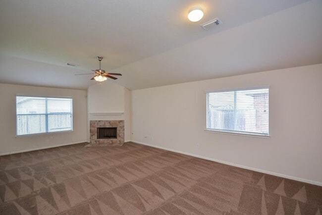 Foto del edificio - 8334 Loetsch Ridge Way