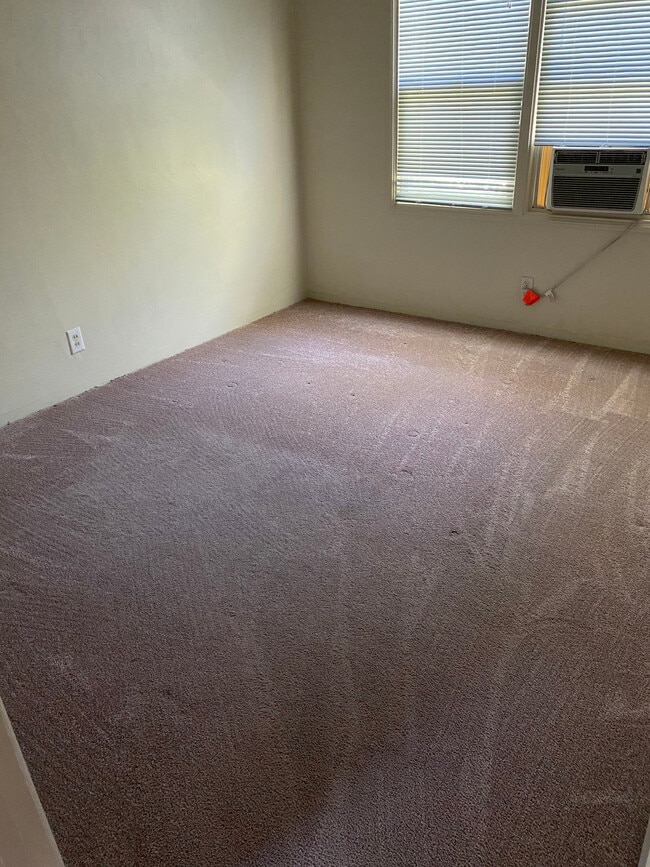 Bedroom unit B - 4388 Second St