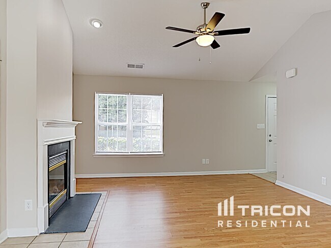 Foto del edificio - 107 Everett Park Dr