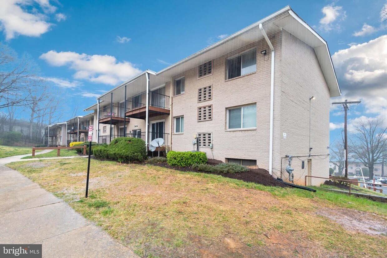 Foto principal - 5404 85th Ave
