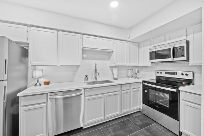 Foto del edificio - 3831 Landmark Dr