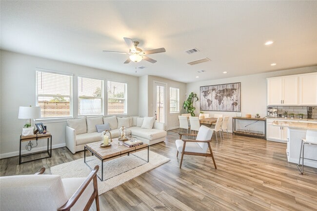 Foto del edificio - 4210 Peaceful Pines Ln