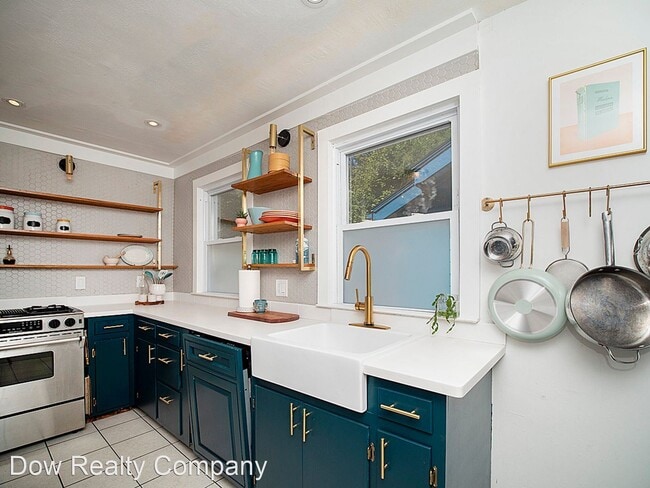 Building Photo - 3 br, 2 bath House - 1562 Whitney Ave