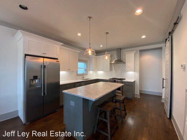 Building Photo - 5 br, 3.5 bath House - 1104B W Grove Ave.
