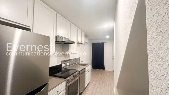 Foto del edificio - 7037 Elm Cv