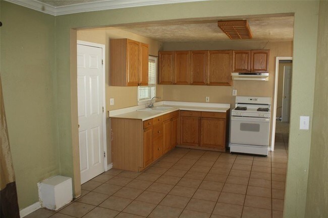 Building Photo - 3020 Chippewa Trail