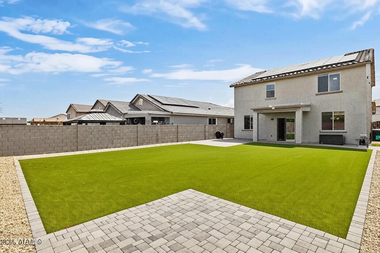 Foto principal - 17056 W Alice Ave