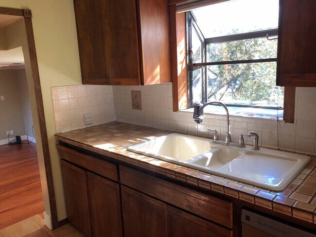 Building Photo - North Seattle Home w/ Swimming Pool & AC