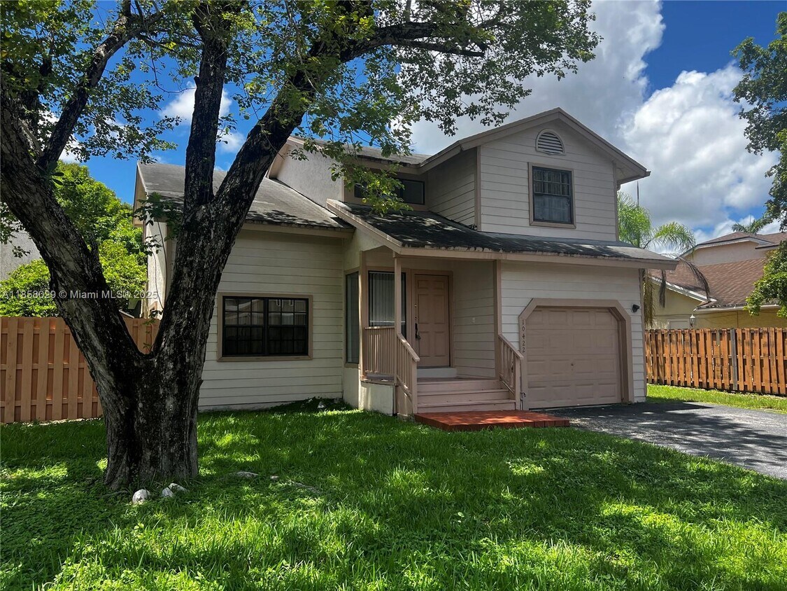 Primary Photo - 10422 SW 148th Ave Dr