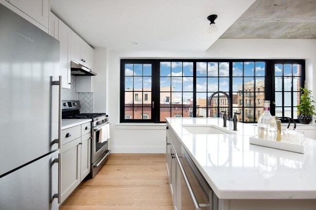 Foto del edificio - 774 Grand St