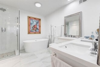 Building Photo - 2234 S Piney Point Rd