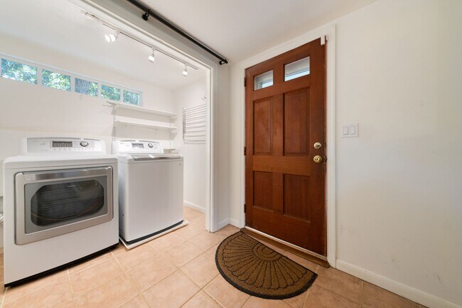 Foto del edificio - **PENDING APPLICATION-updated 2/26/2025** ...