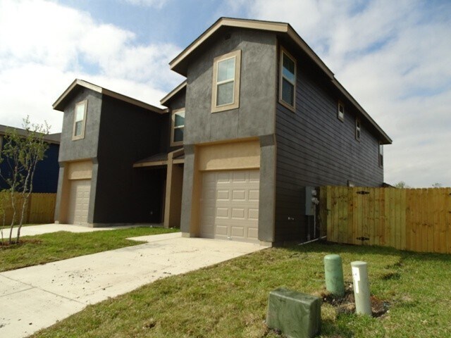 Building Photo - 6631 Mia Way #102, San Antonio, TX. 78233