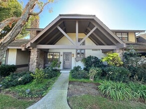 Building Photo - 103 E Yale Loop