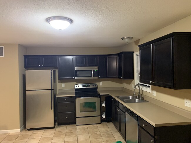 Kitchen - 1948 Glenbridge Rd