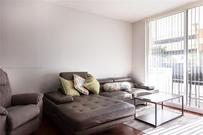 Foto del edificio - 18800 NE 29th Ave