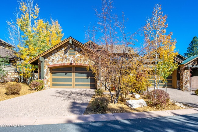 Building Photo - 1507 E Castle Hills Dr