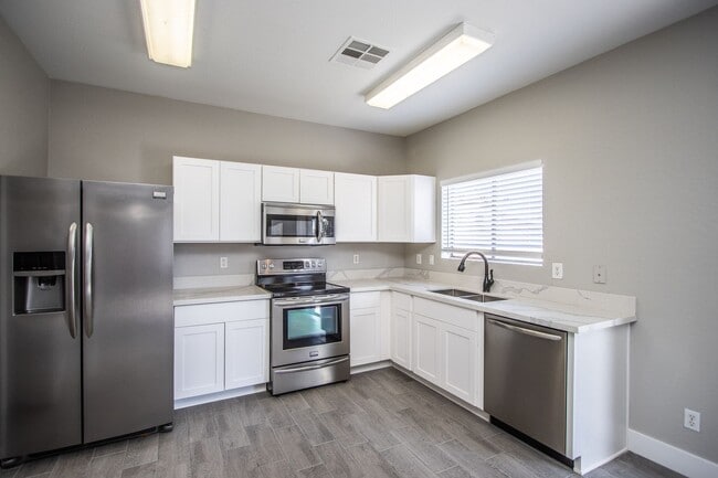 Building Photo - 4 BED 2.5 BATH IN JOHNSON RANCH, SAN TAN V...