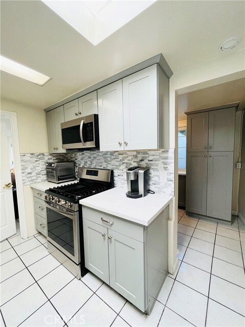Building Photo - 729 Orange Dr