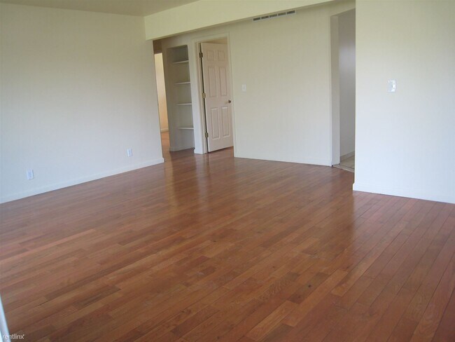 Foto del edificio - 3 br, 1 bath House - 1370 E Chesterfield S...