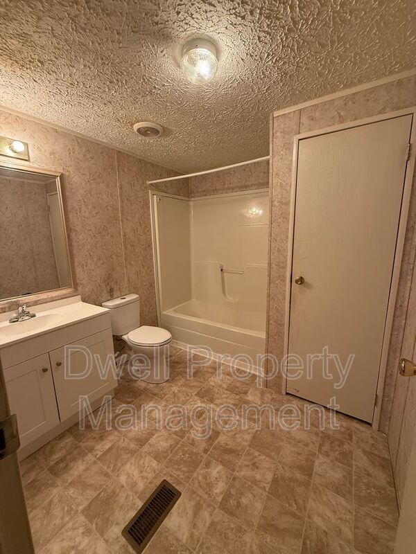 Building Photo - 353 Barnhart Dr