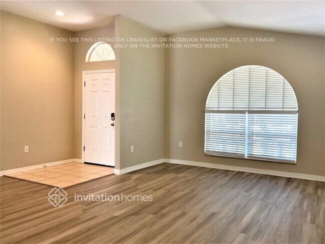 Building Photo - 15517 Lake Bella Vista Dr
