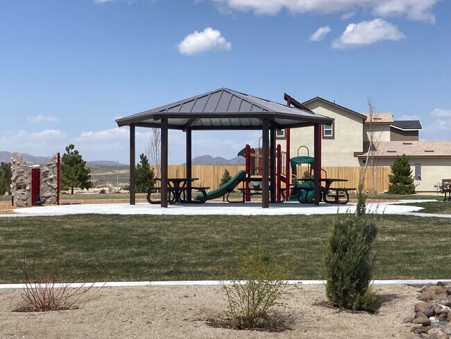 Building Photo - Beautiful 3 Bd 2.5 Ba House in Lemmon Valley!