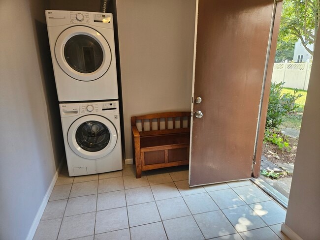 Entrance to mudroom - 7508 Tarpley Dr