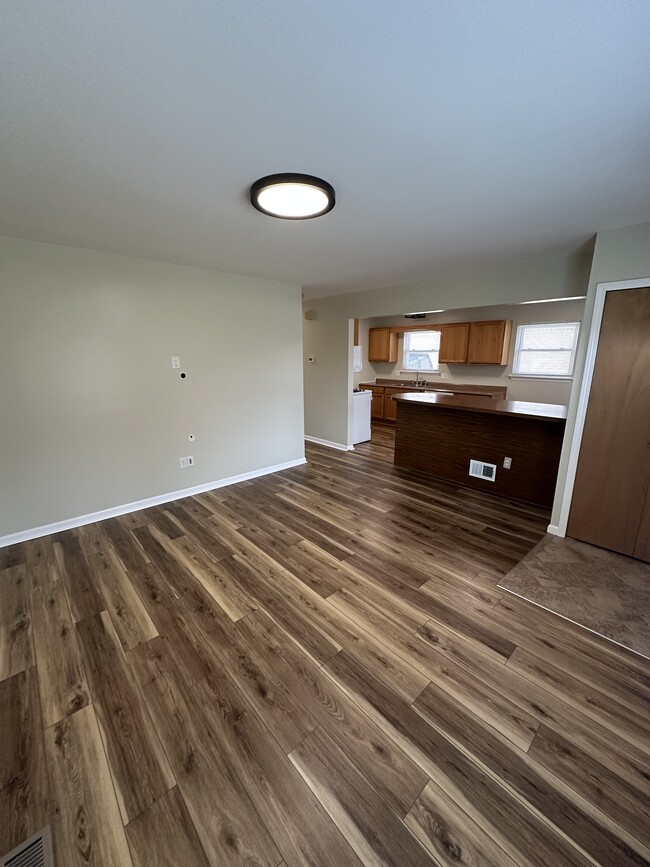 Foto del edificio - 32105 Knapp Ave