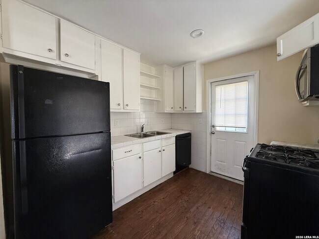 Building Photo - 258 Cliffwood Dr