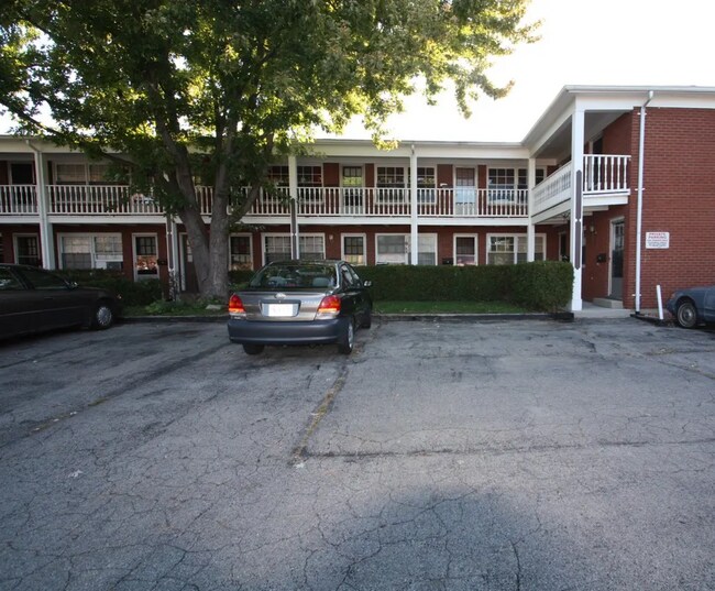 Building Photo - 700 Indian Rd N