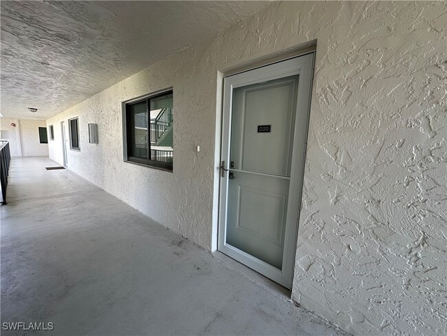 Foto del edificio - 788 Park Shore Dr